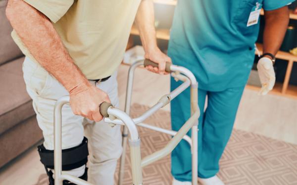 7 Consideraciones para evitar lesiones físicas en personas mayores